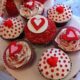 Cupcake per San Valentino decorati con pasta di zucchero