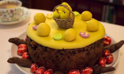 Torta pasquale decorata con pasta di zucchero