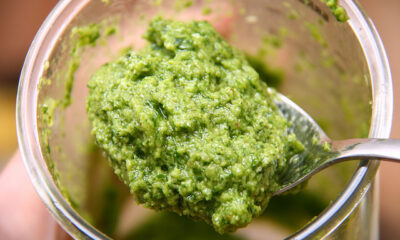 Come preparare il pesto al prezzemolo e mandorle