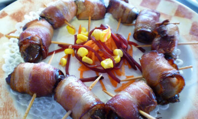 Prugne e pancetta al forno per un antipasto sfizioso