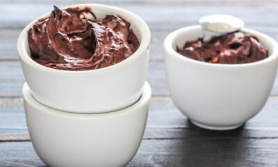 Ecco la mousse all'avocado e cioccolato perfetta per il dessert di fine pasto