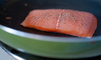 Come fare salmone grigliato pepe nero