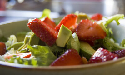 L'insalata di fragole e avocado con la ricetta sfiziosa