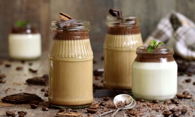 La panna cotta bicolore al caffè e cioccolato