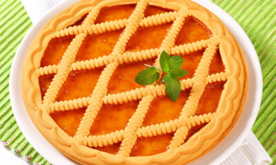 Crostata con marmellata di albicocche