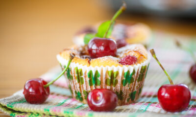 I muffin alle ciliegie e yogurt con la ricetta veloce