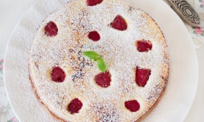 torta con lamponi e yogurt