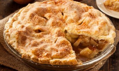 La crostata di mele e amaretti per il dessert di fine pasto