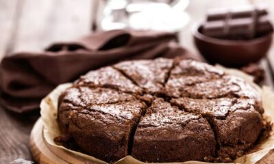 La torta ai cachi e cioccolato senza burro facile da preparare