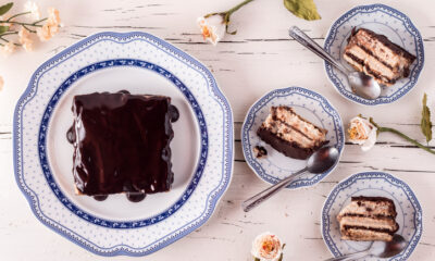 La torta di biscotti secchi e crema per il dessert di fine pasto