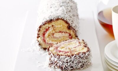 Il rotolo dolce di ricotta e marmellata per il dolce di fine pasto