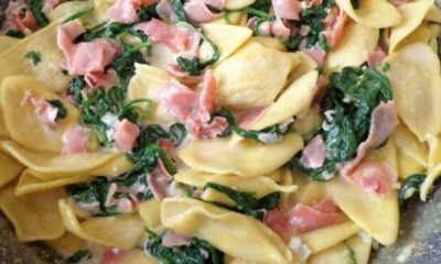 La pasta con spinaci e prosciutto cotto con la ricetta adatta ai bambini