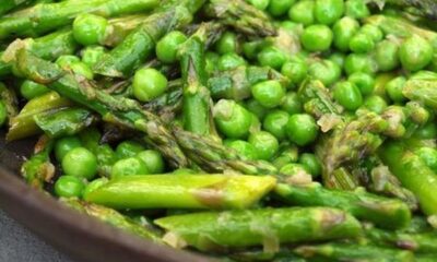 Come preparare gli asparagi e piselli in padella con la ricetta veloce