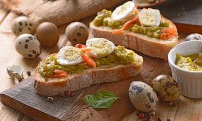 crostini con le uova di quaglia