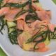 Come preparare l'insalata di agretti e salmone in poche mosse