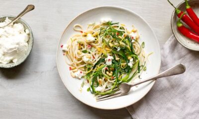 La pasta con agretti e ricotta per un primo leggero