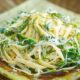 La pasta con agretti e acciughe con la ricetta veloce