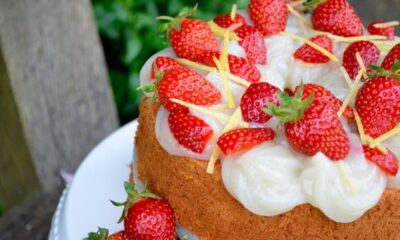 La chiffon cake con fragole e crema perfetta per il dessert di fine pasto