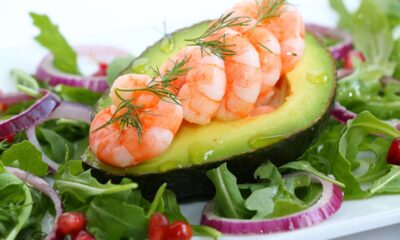 insalata di avocado e gamberetti