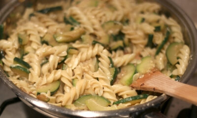 pasta con provolone e zucchine