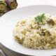 Il risotto ai carciofi e speck per un primo gustoso