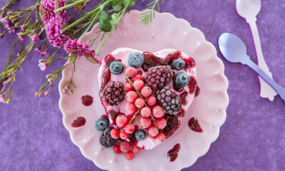 Il semifreddo allo yogurt e frutti di bosco con la ricetta golosa