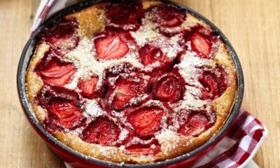 Il clafoutis alle fragole perfetto per la fine dei pasti