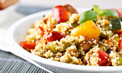 Il cous cous pollo e peperoni per un pranzo appagante