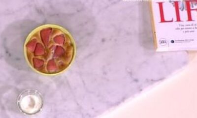 Fragole in cocotte, la video ricetta del dessert di fine pasto