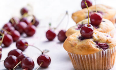 I muffin con le ciliegie sciroppate per una merenda golosa