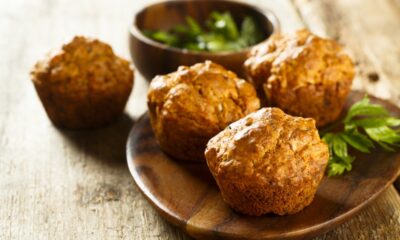 Muffin salati con pesto e zucchine