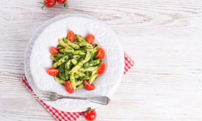 Pasta fredda con pesto e pomodorini