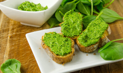 Come preparare il pesto di spinaci e mandorle in 5 minuti