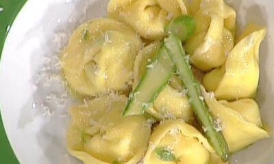 cappelletti con asparagi e ricotta al pesto di mandorle