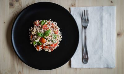 Insalata di farro con pomodorini e basilico