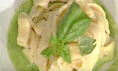 tagliatelle fredde al cocco su salsa di zucchine e pinoli