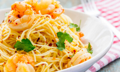 La pasta con gamberi e pangrattato per un pranzo sfizioso