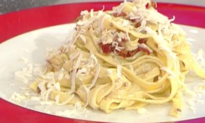 tagliatelle con pomodorini secchi e ricotta affumicata