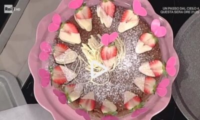 Torta di cioccolato e riso con fragole e cioccolato bianco: la video ricetta della Prova del Cuoco