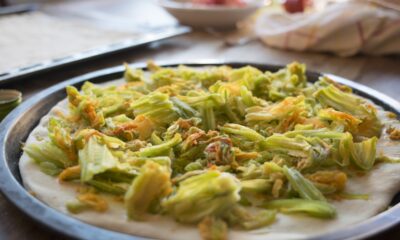 focaccia con fiori di zucca e mozzarella