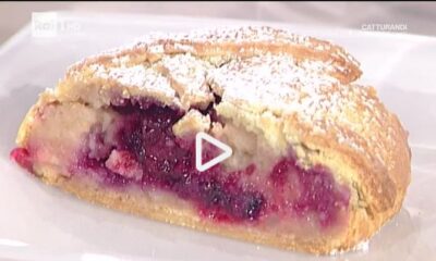 La video ricetta dello strudel di pere e frutti di bosco della Prova del Cuoco