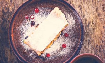 Lo strudel di ricotta e lamponi con la ricetta semplice