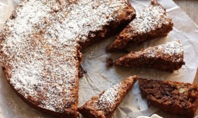 La torta con muesli e cioccolato per una colazione golosa