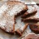 La torta con muesli e cioccolato per una colazione golosa