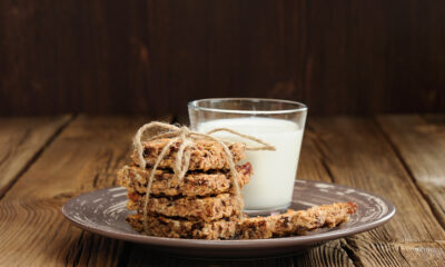 I biscotti con muesli e miele con la ricetta facile