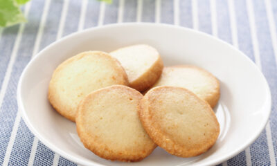 I biscotti con panna e miele con la ricetta golosa