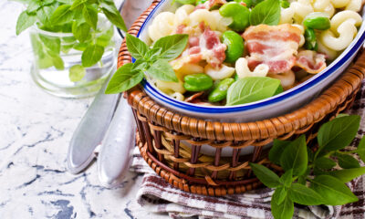 La pasta con fave e speck per un primo sfizioso