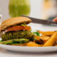 Burger di verdure fatti in casa, la ricetta facile