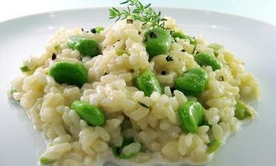 Il risotto con fave e pecorino con la ricetta facile