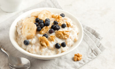 Porridge con avena e latte di cocco, la ricetta semplice